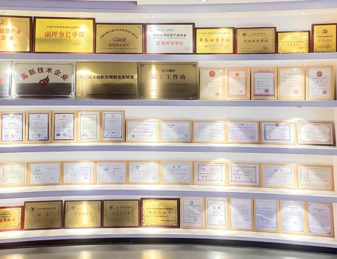 Τελευταίο μοντέλο Ελέγχου πεδίου οθόνης αφής Ihand55 με Hi-Survey λογισμικό Gnss GPS Survey Instrument Hi-Target 5